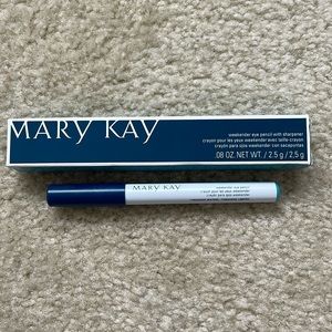 Limited-Edition Weekender Lip Pencil with Sharpener